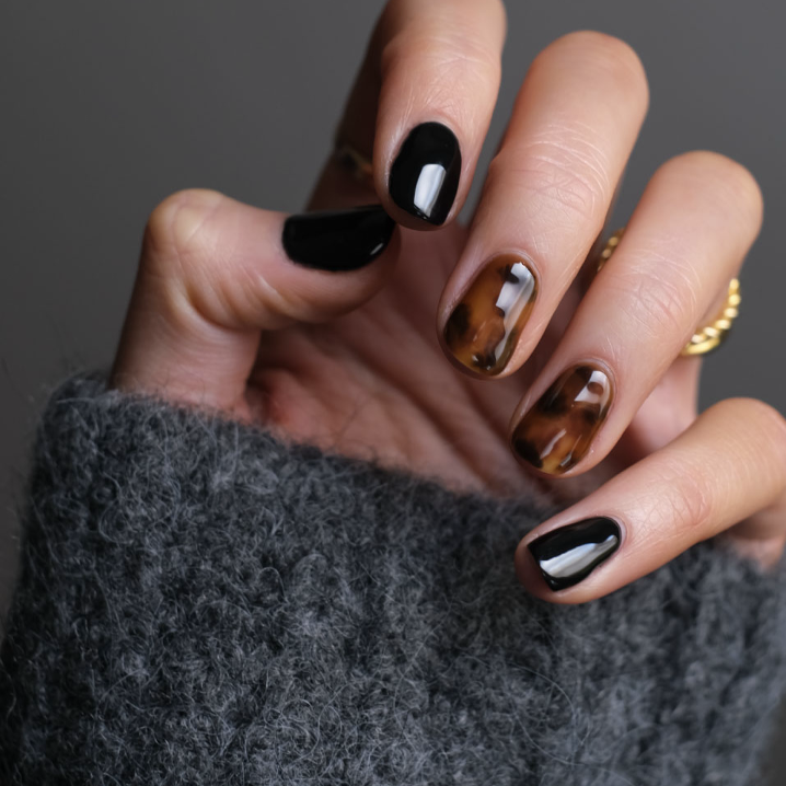 parkland-nails Woman's hand with a manicure.